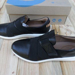 Clarks Black Athleisure Womens size 10